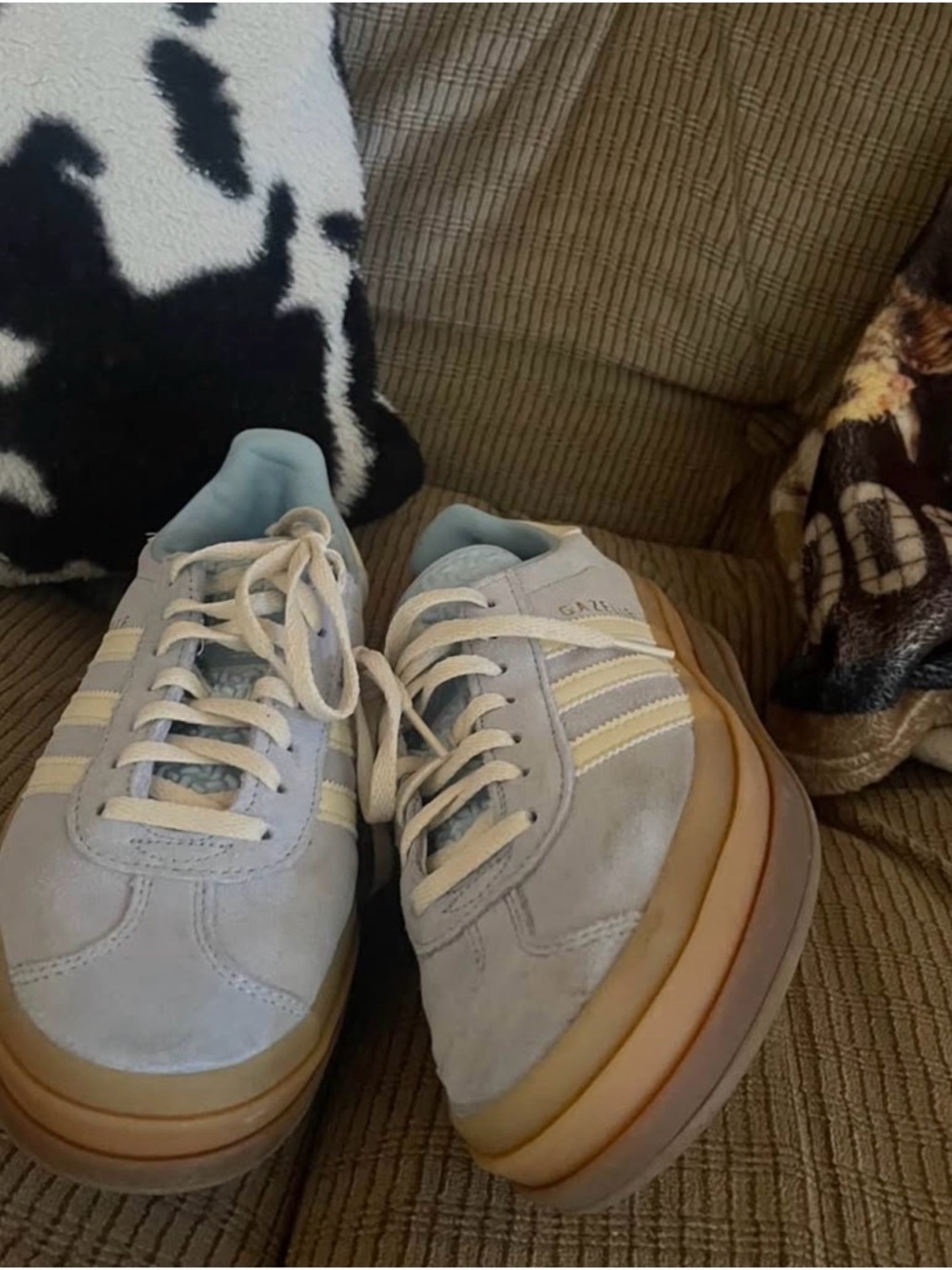 adidas Gray & Cream Suede Platform Sneakers - Women